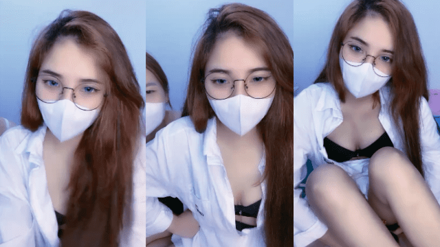 Hai em teen mới lớn livestream show hàng cực phê Part 3